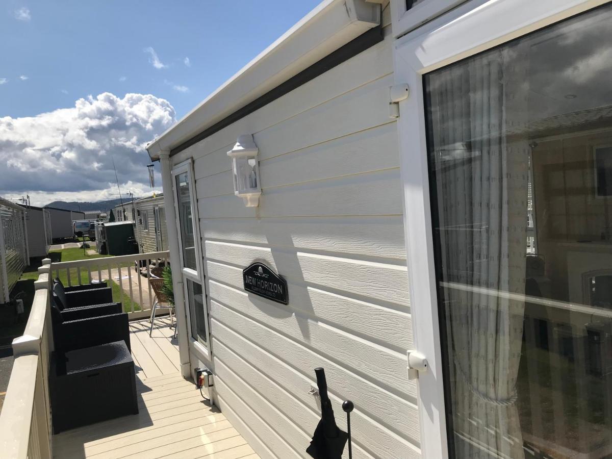 Hot Tub Accommodation North Wales Caravan Rhyl Exterior photo
