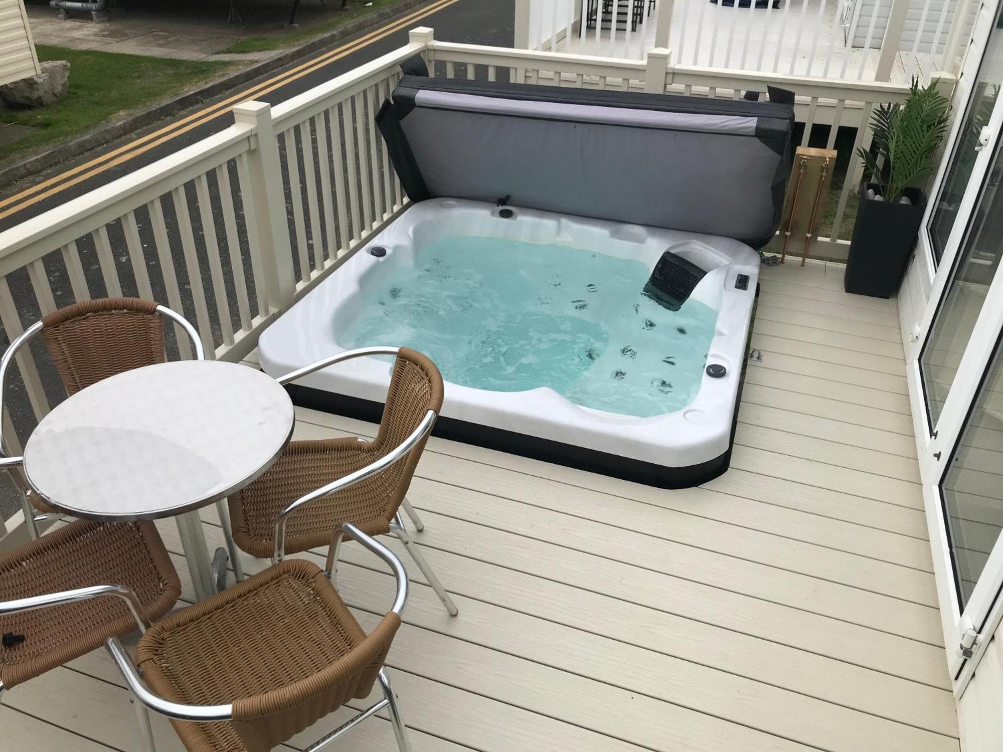 Hot Tub Accommodation North Wales Caravan Rhyl Exterior photo